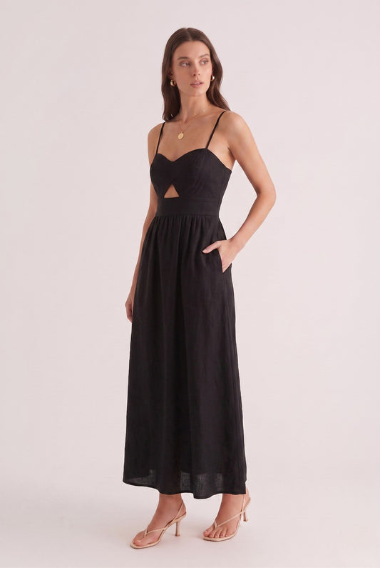 Robe Longue Noire Élégante à Fines Bretelles et Dos Smocké