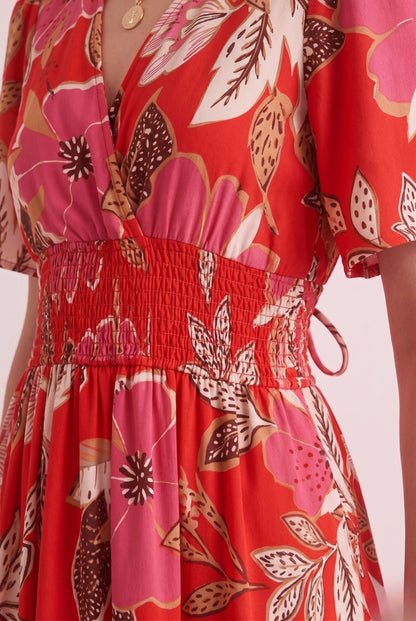 Robe Mi-Longue Rouge Florale à Col V et Taille Smockée