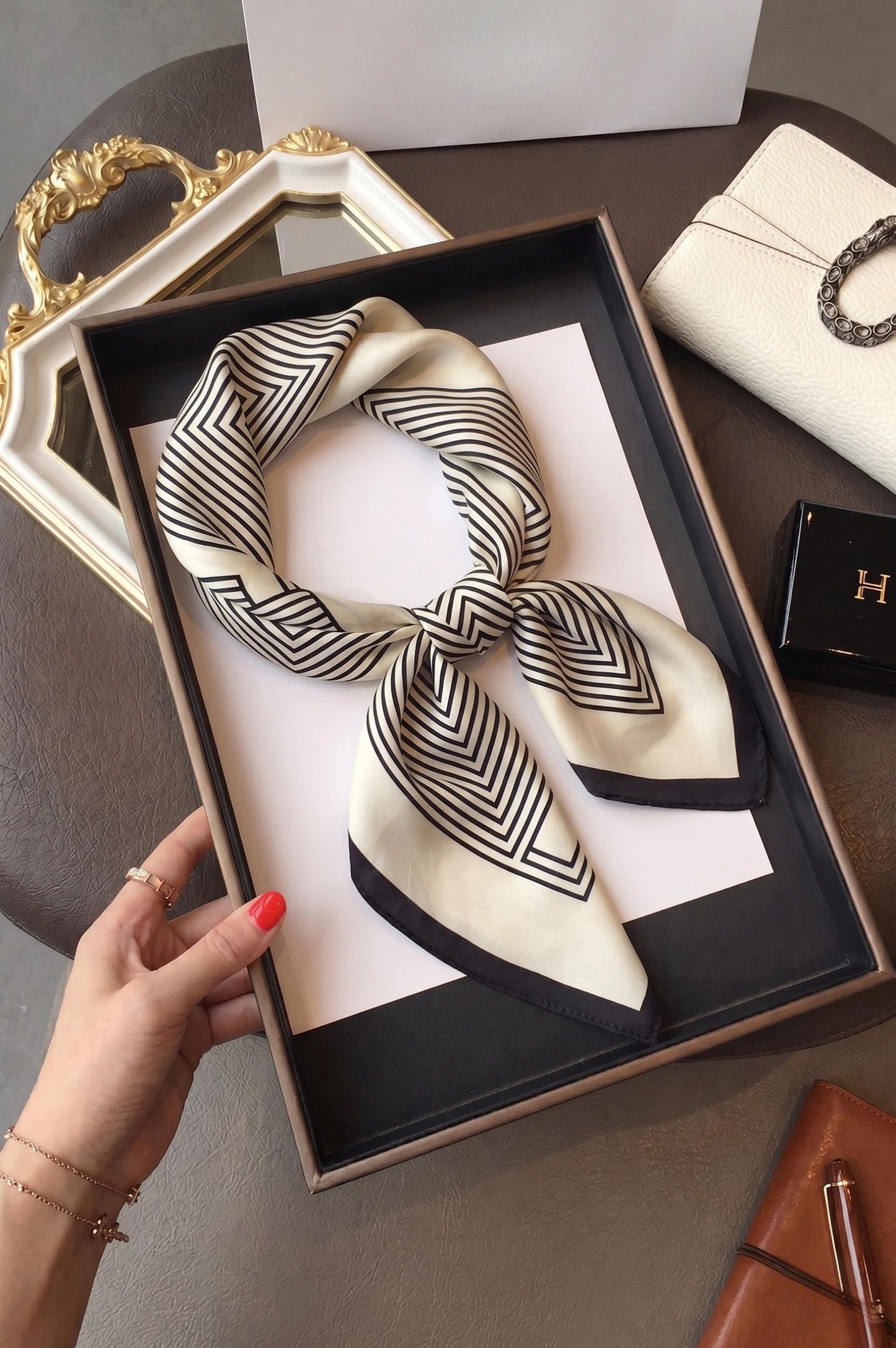 Geneviève - Le Foulard Art Déco