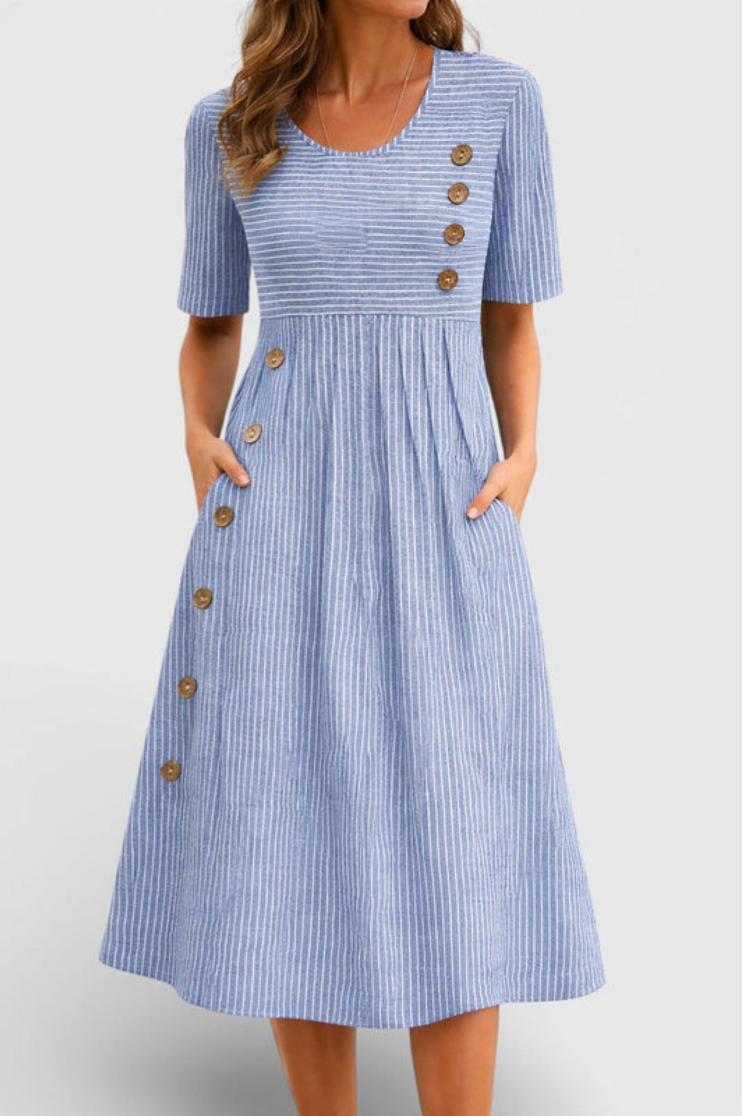 Lina – Robe avec détails de boutons