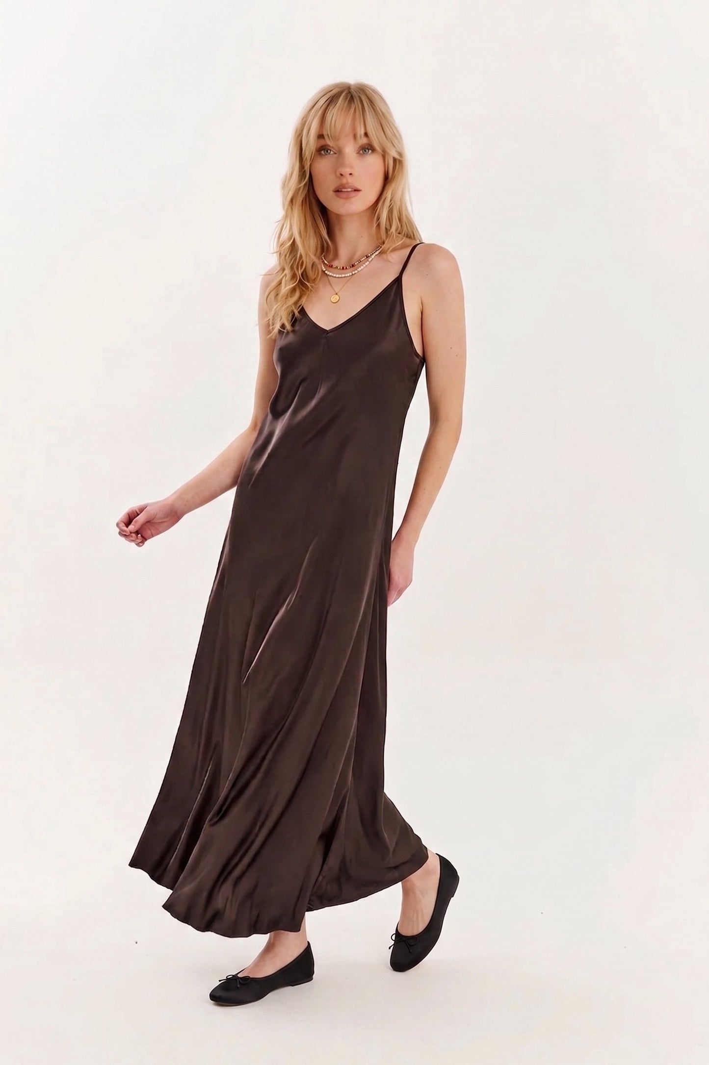 Robe Nuisette Longue Éclat Satiné – Marron Chocolat