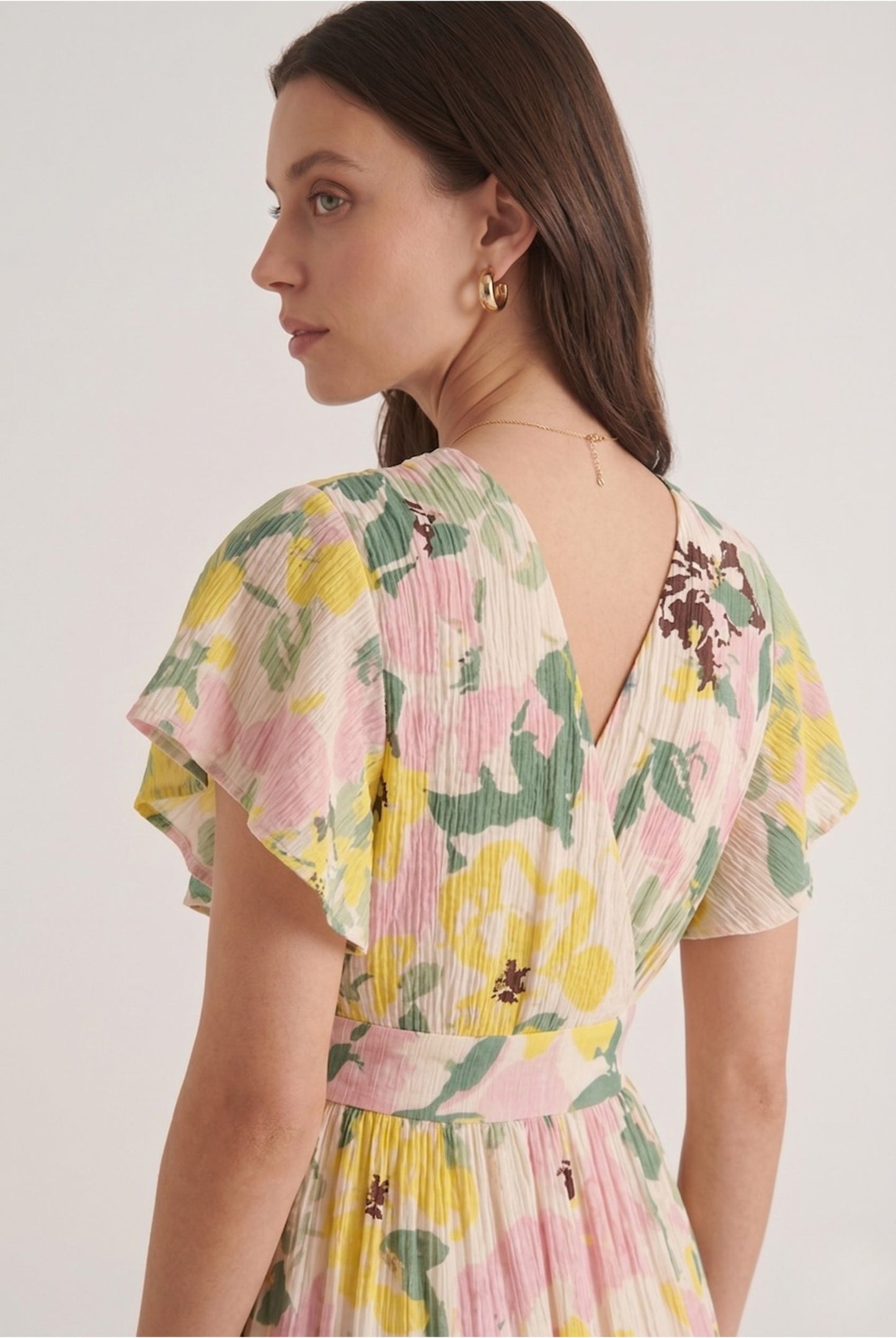 Robe Longue Élégante Plissée à Imprimé Floral Pastel et Col V
