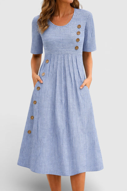 Lina – Robe avec détails de boutons