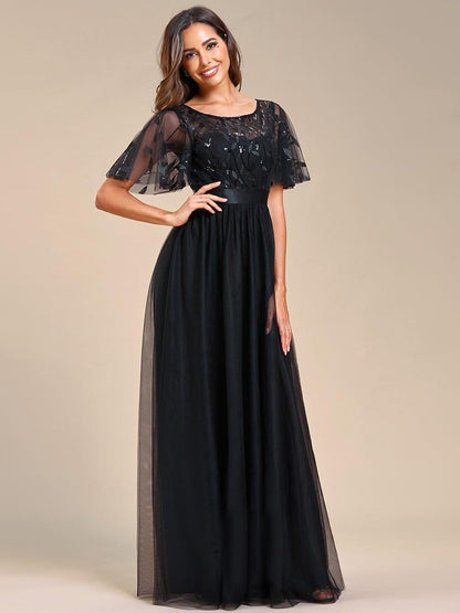 Robe longue de cérémonie à manches courtes avec broderie