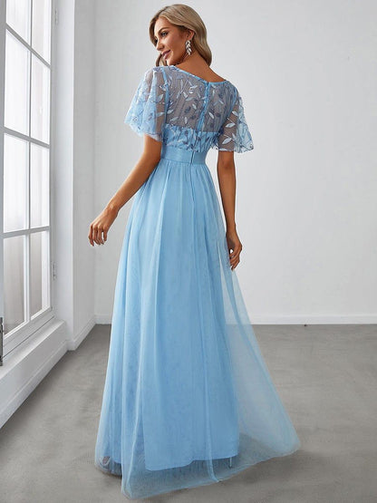 Robe longue de cérémonie à manches courtes avec broderie