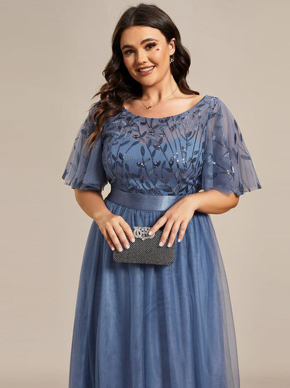 Robe longue de cérémonie à manches courtes avec broderie