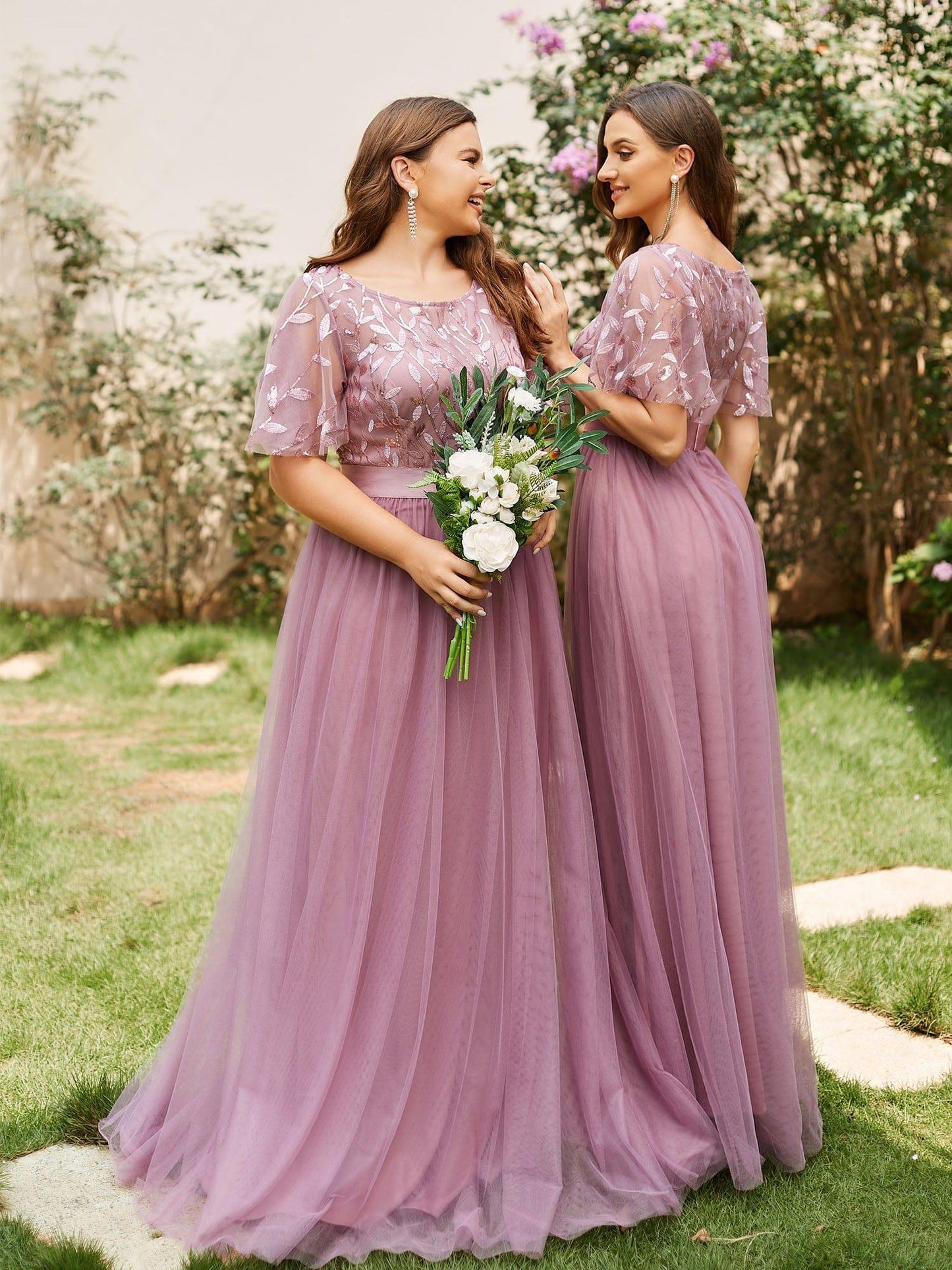 Robe longue de cérémonie à manches courtes avec broderie