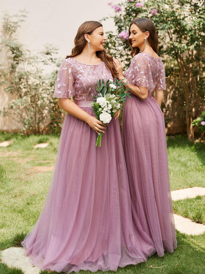 Robe longue de cérémonie à manches courtes avec broderie