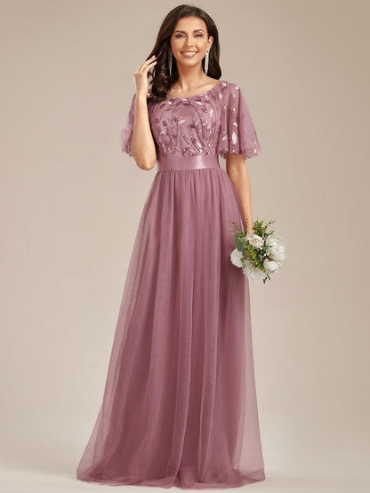 Robe longue de cérémonie à manches courtes avec broderie