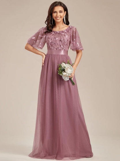 Robe longue de cérémonie à manches courtes avec broderie