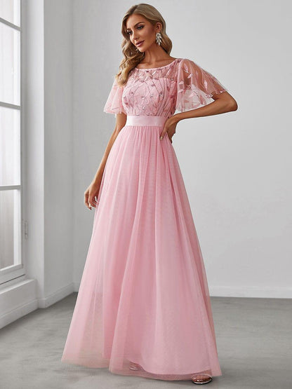Robe longue de cérémonie à manches courtes avec broderie
