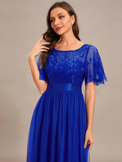 Robe longue de cérémonie à manches courtes avec broderie