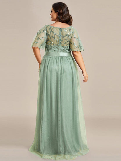 Robe longue de cérémonie à manches courtes avec broderie