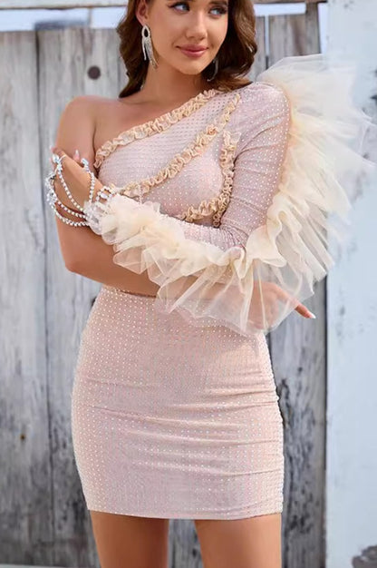 Robe de Cocktail Brodée à Épaule Dégagée avec Bracelet en Diamants - Révier Paris
