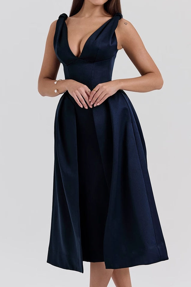 Robe Midi Satinée à Décolleté V Profond et Taille Cintrée