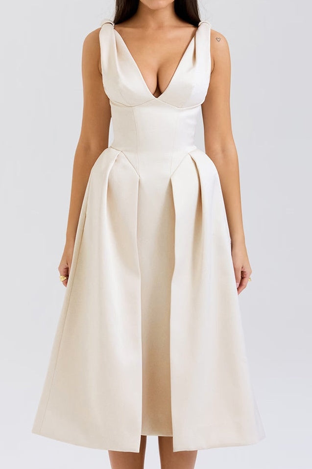 Robe Midi Satinée à Décolleté V Profond et Taille Cintrée