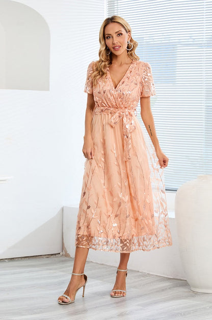 Robe Brodée de Feuilles à Sequins avec Décolleté Lié