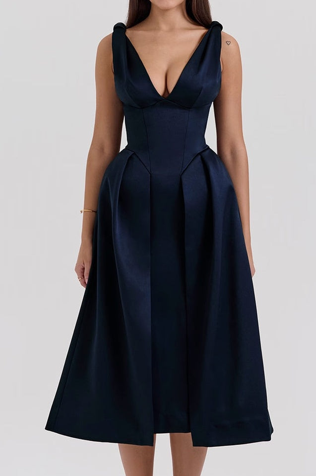 Robe Midi Satinée à Décolleté V Profond et Taille Cintrée