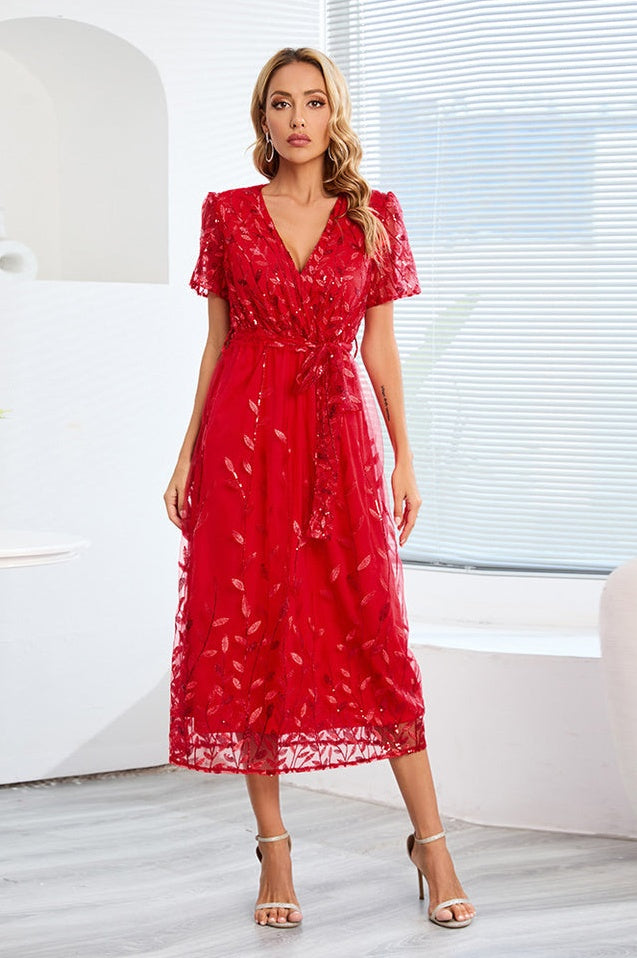 Robe Brodée de Feuilles à Sequins avec Décolleté Lié