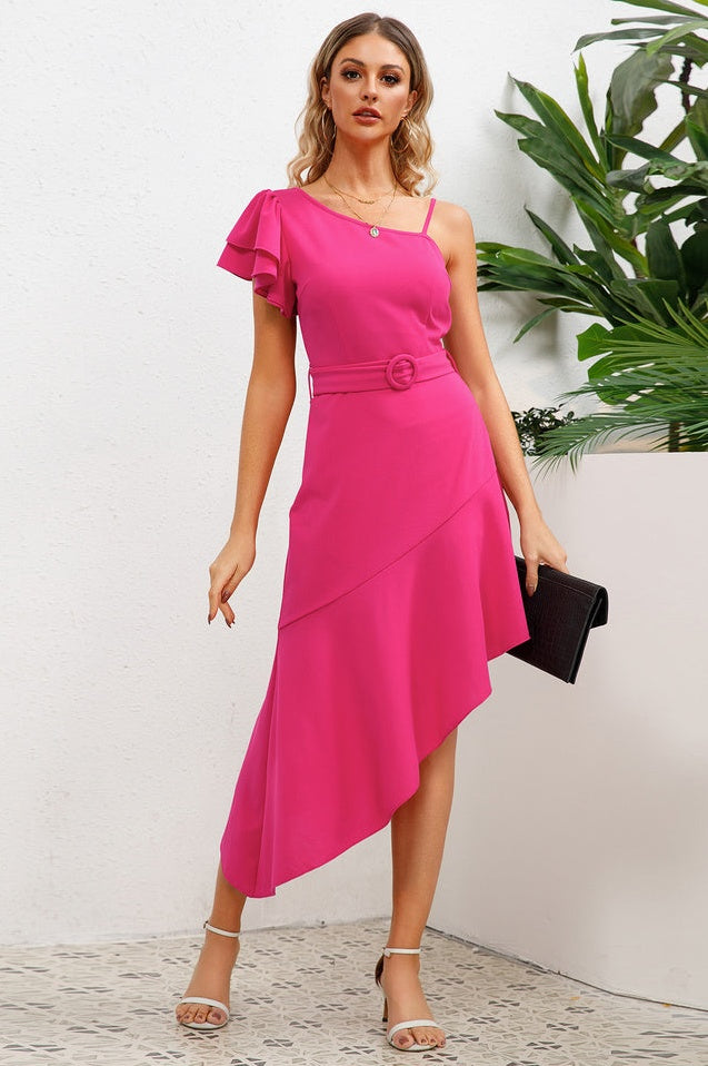 Robe Évasée à Encolure Asymétrique et Manches Papillon