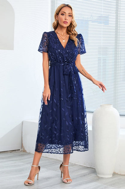 Robe Brodée de Feuilles à Sequins avec Décolleté Lié - Révier Paris