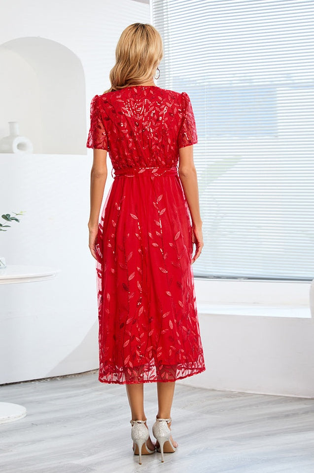Robe Brodée de Feuilles à Sequins avec Décolleté Lié