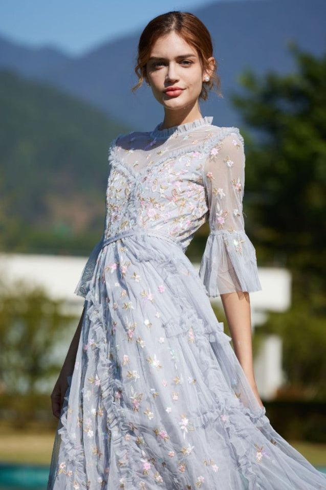 Robe Longue Élegante Brodée avec Volants