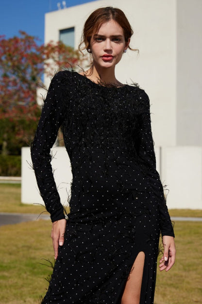 Robe Maxi Évasée avec Fente et Finition en Plume Synthétique Brodée de Strass