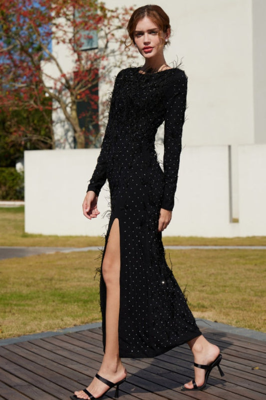 Robe Maxi Évasée avec Fente et Finition en Plume Synthétique Brodée de Strass - Révier Paris