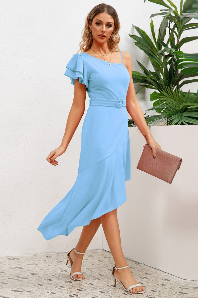 Robe Évasée à Encolure Asymétrique et Manches Papillon