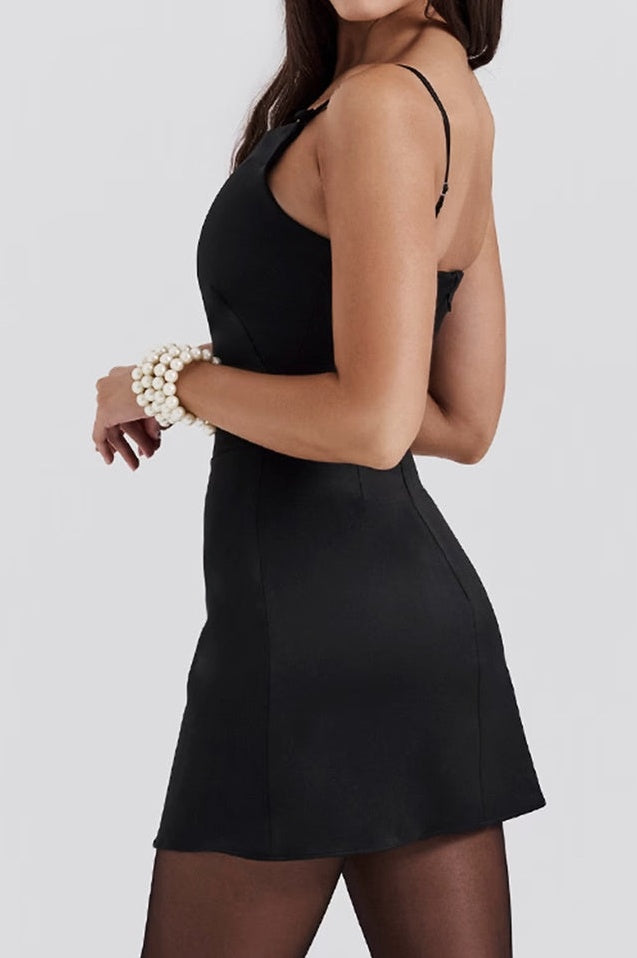 Robe Mini Évasée à Col Carré Délicat
