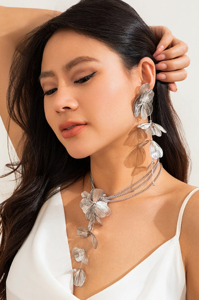 Ensemble de Boucles d'Oreilles et de Collier à Franges Florales