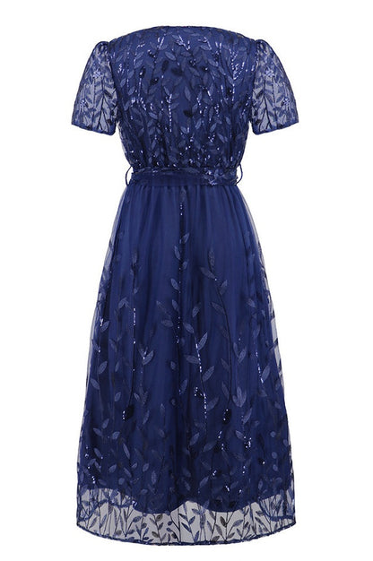Robe Brodée de Feuilles à Sequins avec Décolleté Lié
