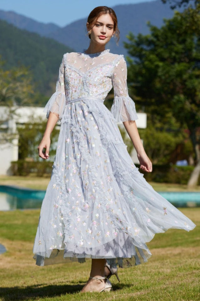 Robe Longue Élegante Brodée avec Volants
