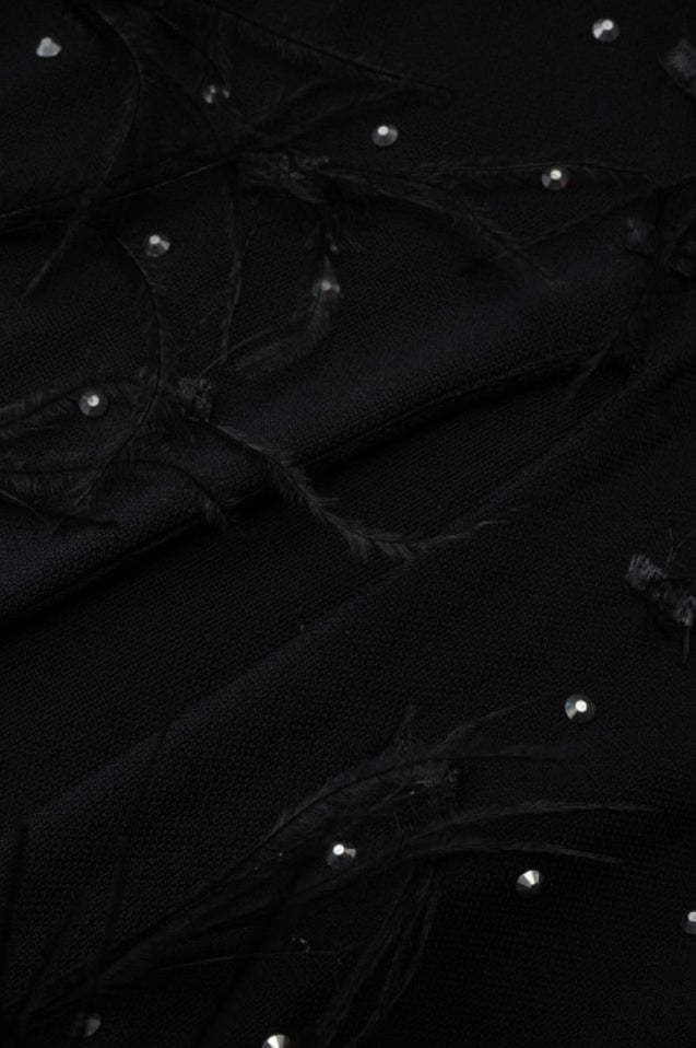 Robe Maxi Évasée avec Fente et Finition en Plume Synthétique Brodée de Strass