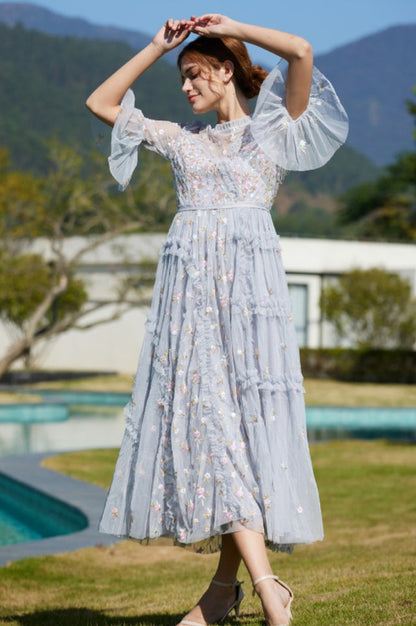 Robe Longue Élegante Brodée avec Volants