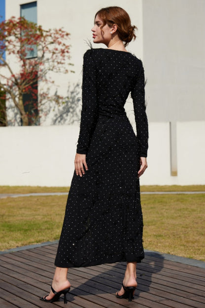 Robe Maxi Évasée avec Fente et Finition en Plume Synthétique Brodée de Strass