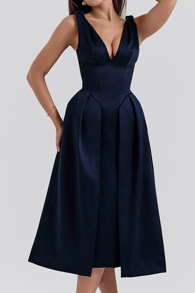 Robe Midi Satinée à Décolleté V Profond et Taille Cintrée